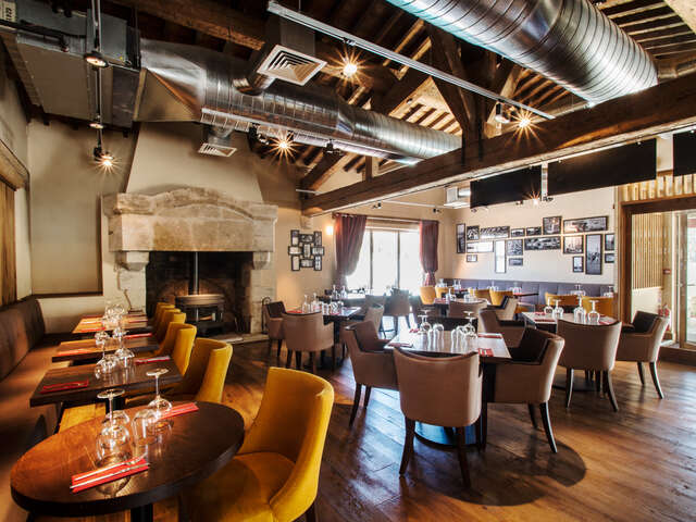 Marina Lounge Bar and Restaurant