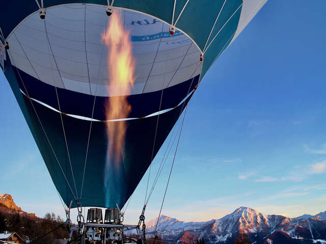 Vol en montgolfière en montagne