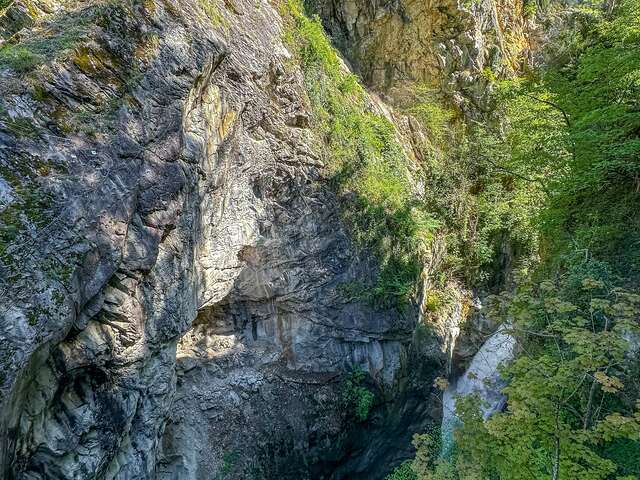 Falaise d'escalade du Parc Thermal - Secteur des Naufragés