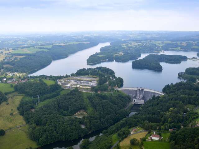 Lac du Barrage de St Etienne Cantalès