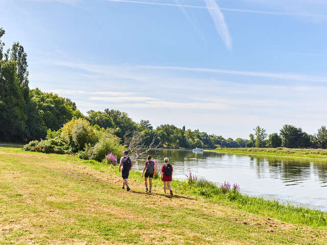 The Sarthe towpath and sandpits