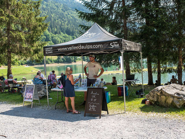Vallée d'Aulps Tourisme - Accueil estival au Lac de Montriond