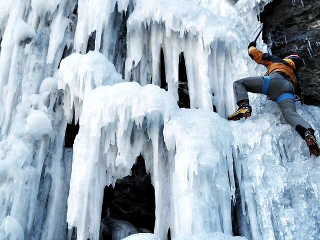 Initiation à la cascade de glace