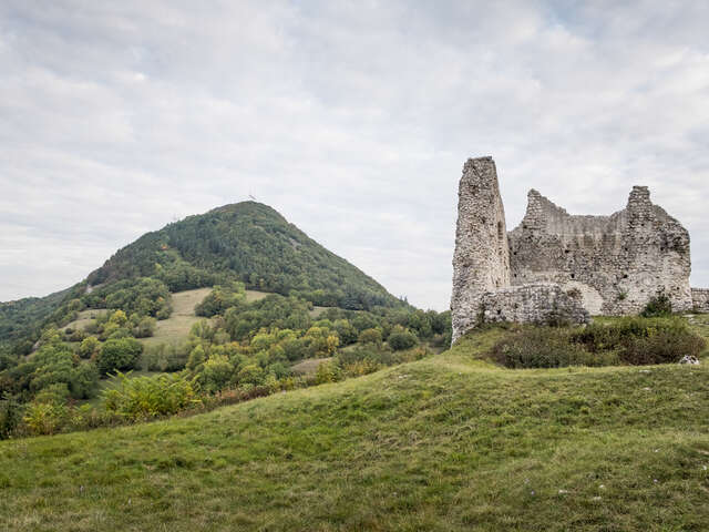 Bourg et ruines du château de Chaumont