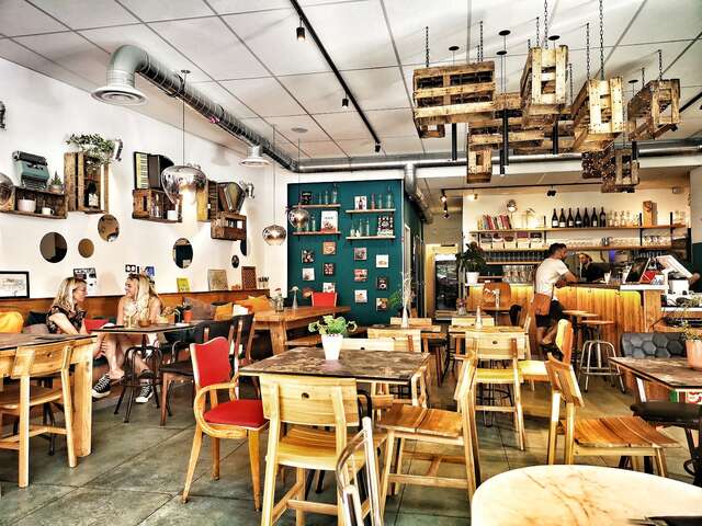 L'Accordéon, Bistro, Canteen