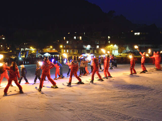 Ski show and torchlight descent by the ESF