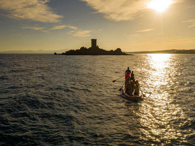 Aperitif bei Sonnenuntergang – Mega-SUP