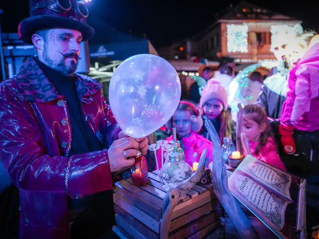 Spectacle déambulatoire Hazahan "Éclats de Lune"