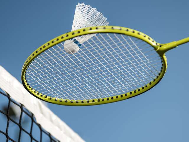 Badminton in de sporthal