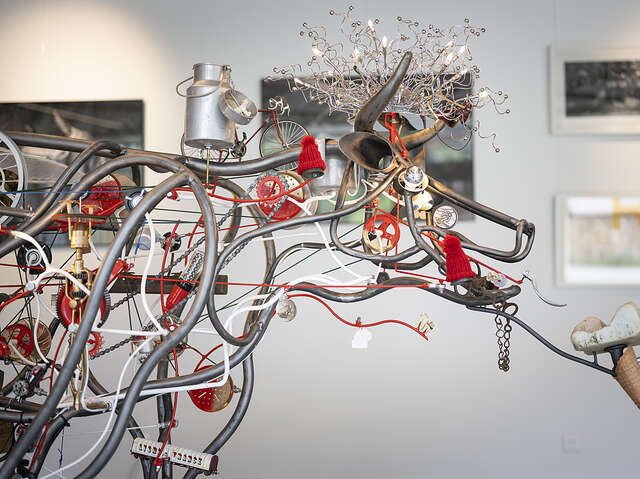 Cow Art : sculpture "he Kinetic Cow”"