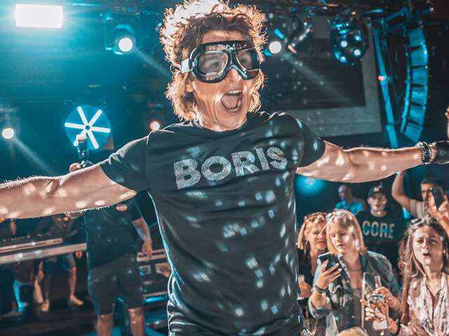 Vaison Night Fever' - 90s / 2000s at the Théâtre Antique