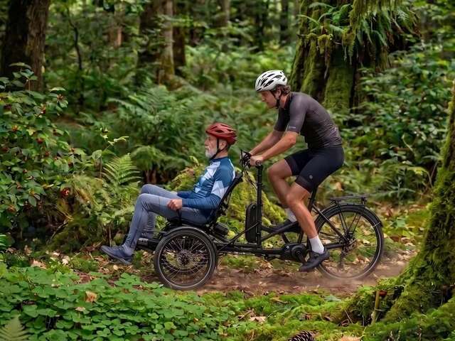 Présentation des vélos adaptés et fauteuils tout terrain