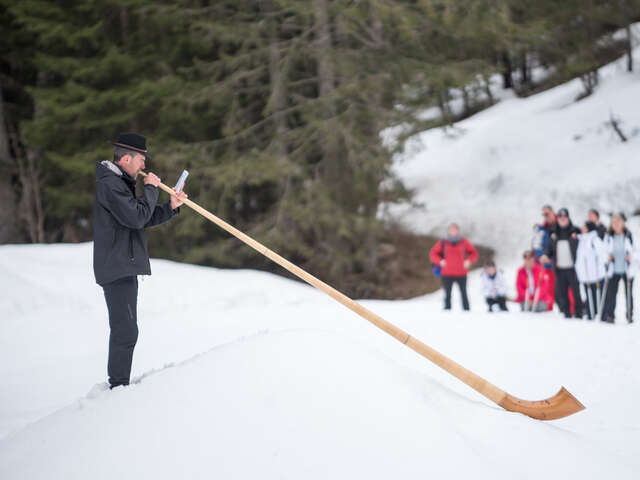 Wandelen op het geluid van de alpenhoorn
