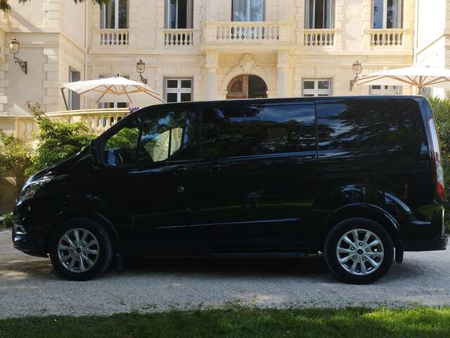 Entdecken Sie den Weihnachtsmarkt in Gordes mit Ventoux Travel Car