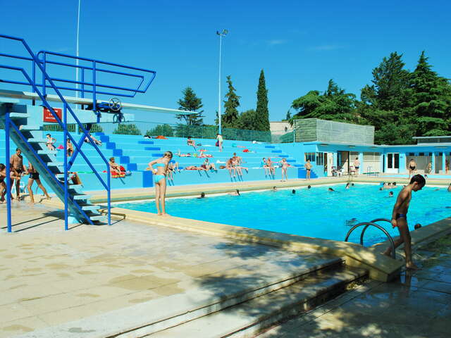 Städtisches Sommerschwimmbad in Vaison-la-Romaine