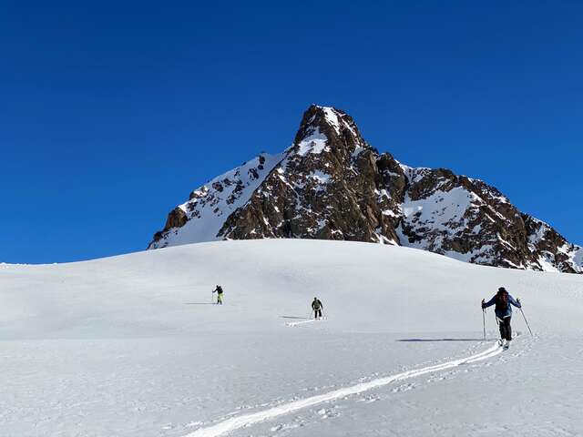 Crossing the Grandes Rousses in ski touring