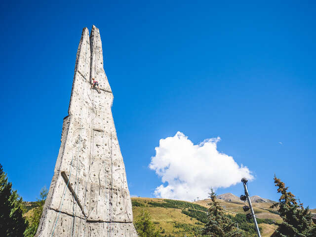 Mur d'escalade des Aiguilles de Champamé - Accès libre