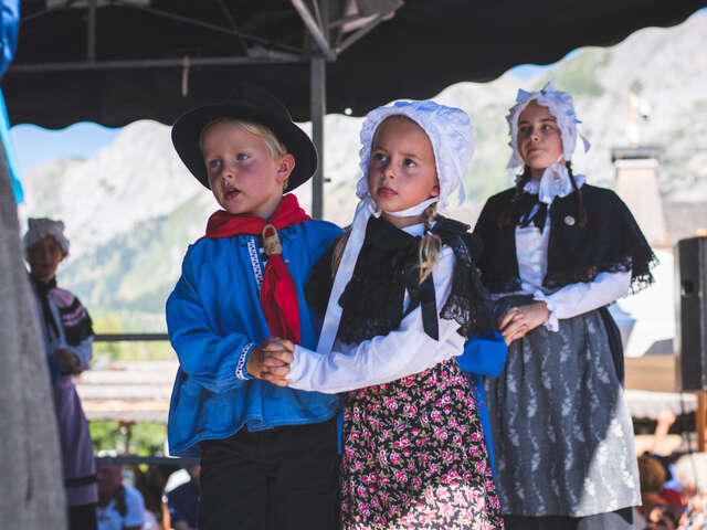 Traditional dances with Lou Socali.