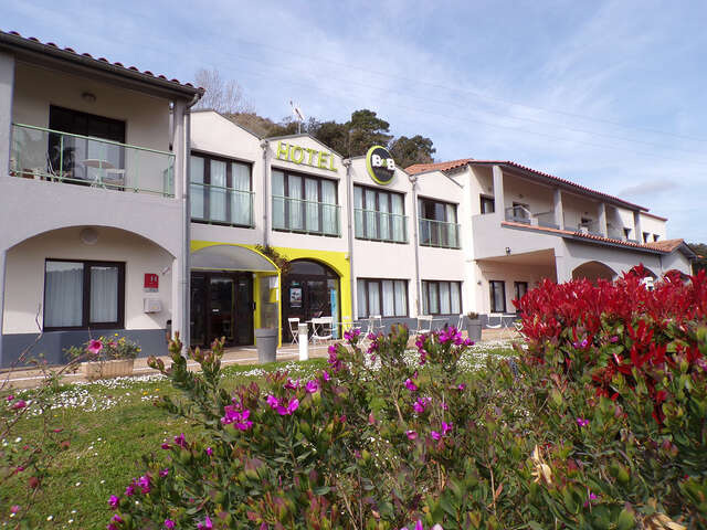 B&B Hôtel - Villeneuve-Loubet Village