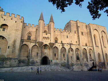 Avignon at the time of the Popes in English