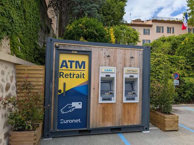 Automatischer Bankautomat - Grimaud Dorf