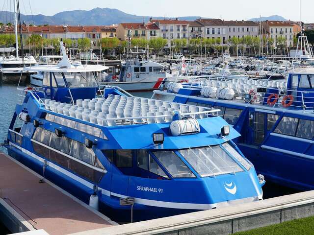 Transport maritime Saint-Tropez by les Bateaux Bleus