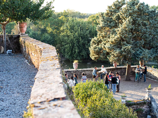Apéritif au coucher du soleil à l'Ancien couvent de la Baumette