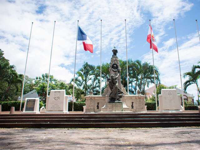 Le Monument Aux Morts