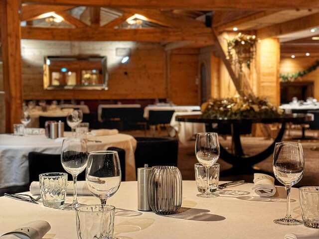 La Brasserie M / Le M Bar