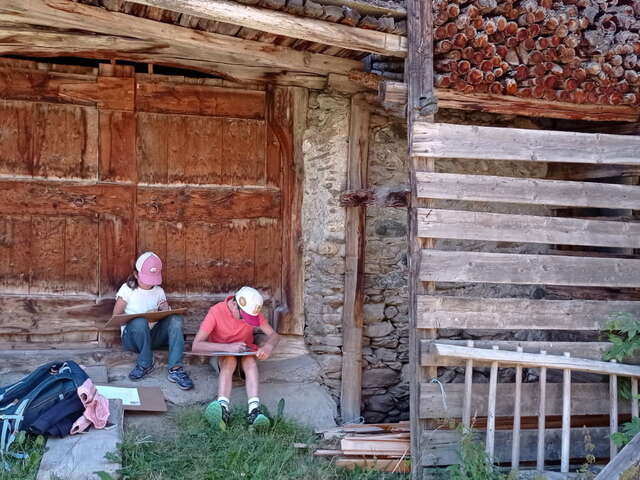 Les petits explorateurs et les maisons fustes