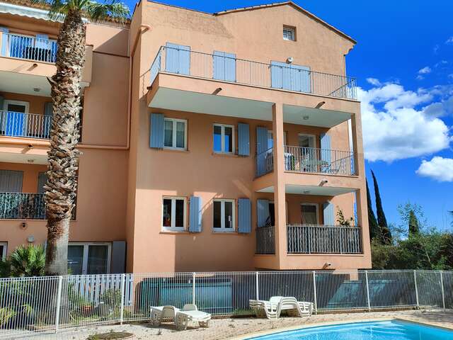 Herr PERTET -Wohnung 4 Personen mit Zugang zum Pool