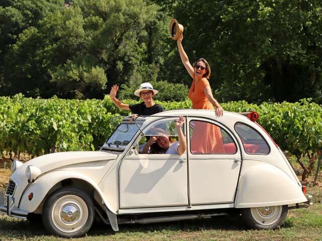 Journée balade en 2CV, visite de domaine et partie de pétanque