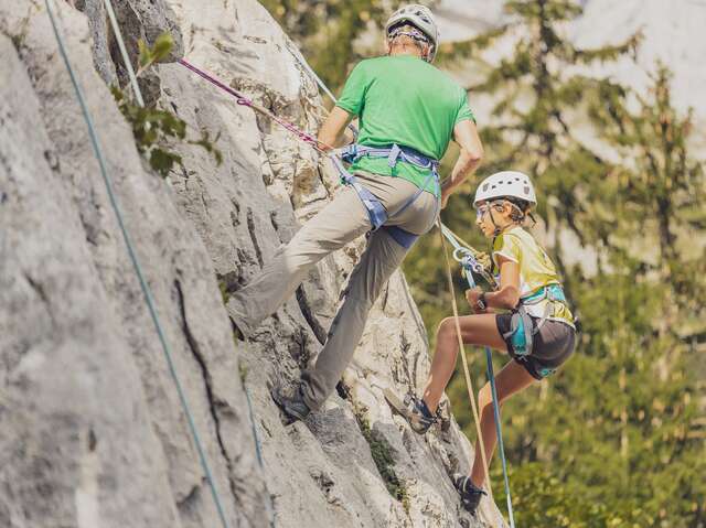Escalade 8-12 ans : séance en école