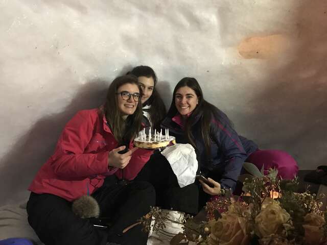 Soirée d'anniversaire dans un igloo