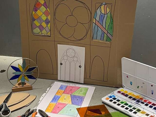Atelier artistique autour du vitrail