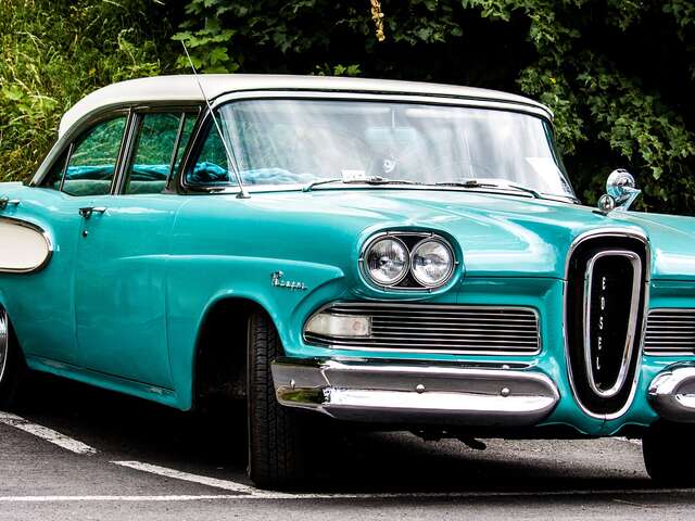 Rassemblement de voitures anciennes et de prestige