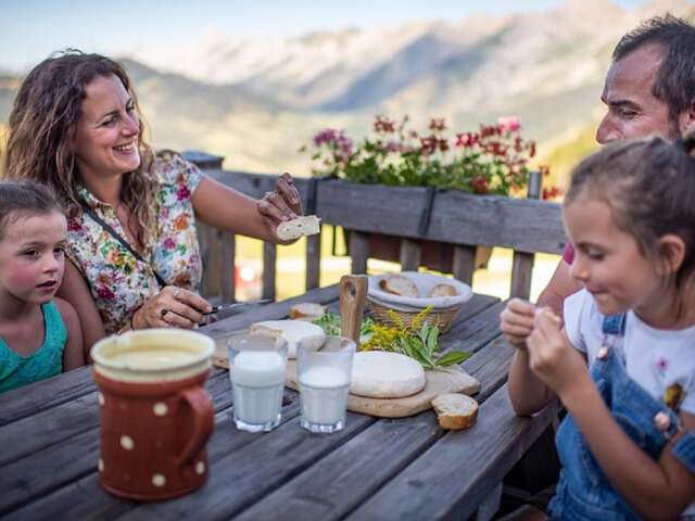 Randonnée gourmande fondue au reblochon au soleil couchant niveau vert