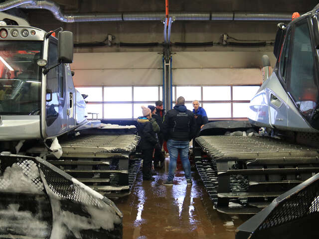 Bezoek aan de garage van de sneeuwruimers