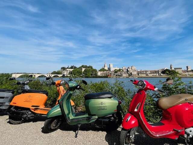 Loc'two Scoot Avignon Provence - Location de Scooter / Alquiler de scooters
