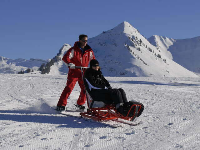 Accompagnement Handiski avec ESF Morzine