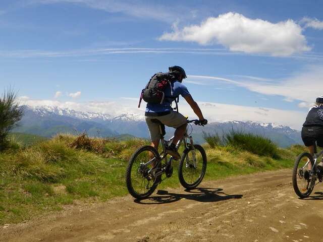 VTT avec le Bureau des Guides des Pyrénées Ariègeoises - Ecole MCF (Moniteur Cycliste Français)