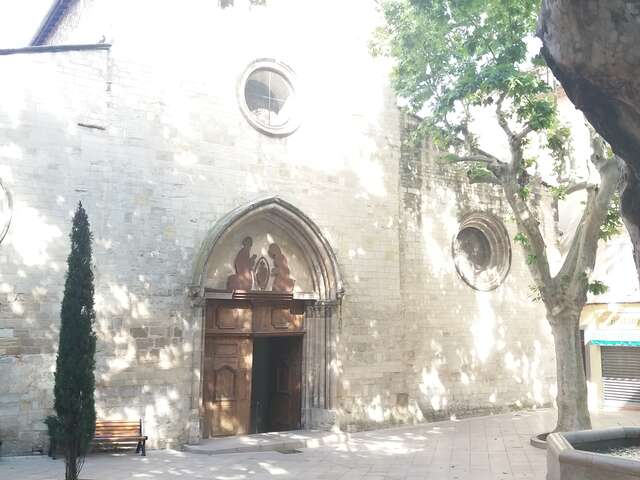 Eglise Saint Sauveur et son clocher tour