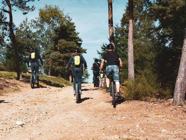 Randonnées accompagnées en  VTT électrique