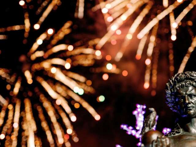 Gedenken an die Befreiung von Vaison-la-Romaine und Feuerwerk