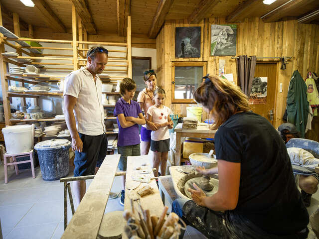 Artisanal pottery visit