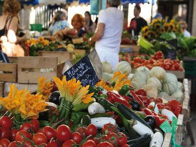 Marché de la Fare les Oliviers