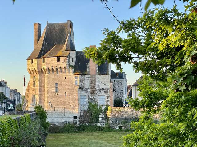 Castillo Museo de los Tocados y de las Tradiciones