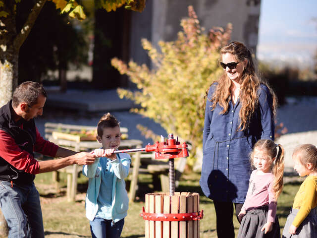 Birthday party in the great outdoors: Fruit pressing