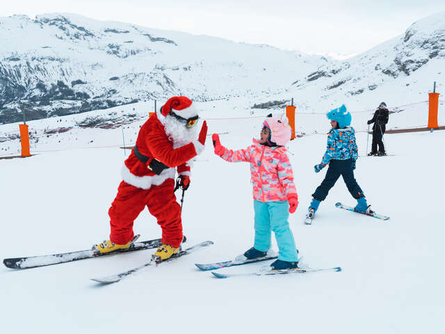 Rencontre avec le Père-Noël sur les pistes