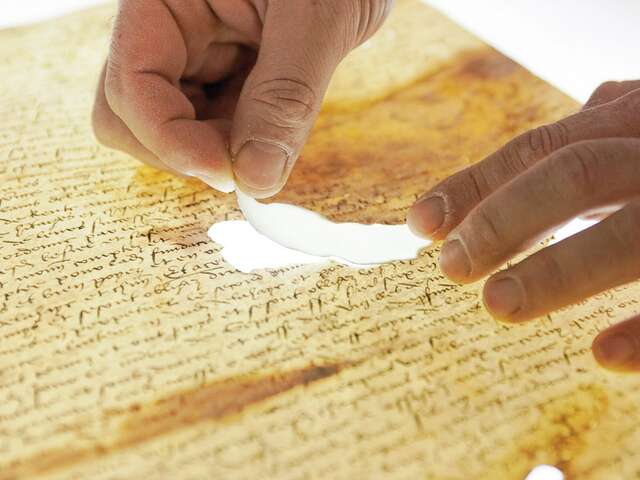 Discover an old bookbinding workshop at Atelier Quillet